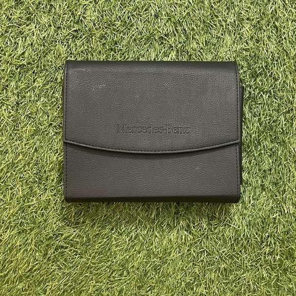 2018 Mercedes-Benz GLC Owners Manual (GLC43 GLC63 AMG, GLC300, GLC350e 4MATIC) - Picture 10 of 12